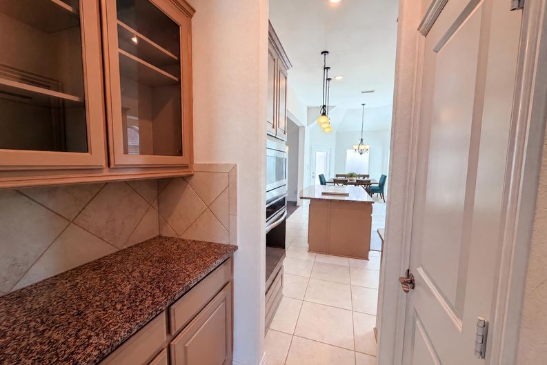 Photo 17 of 34 of 4305 Curlew Ln, Garland, TX