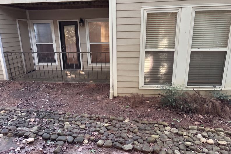 Photo 5 of 19 of 1113 Lake Pointe Cir, Roswell, GA