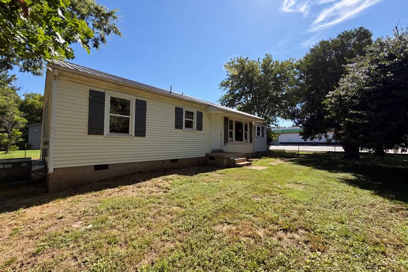 Photo 18 of 19 of 1036 E Commerce St, Lewisburg, TN