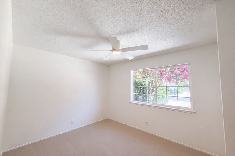 Photo 17 of 41 of 7007 Ursa Pkwy, Sacramento, CA