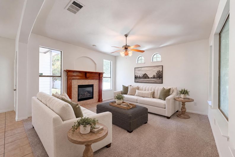 Photo 3 of 23 of 1700 Forsythe Dr, Savannah, TX