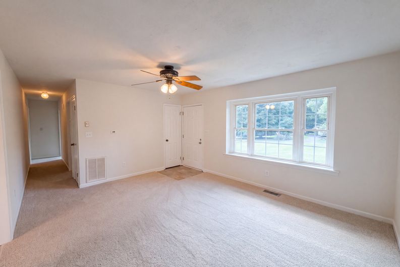 Photo 3 of 20 of 3221 Meadow Ln, Winston Salem, NC
