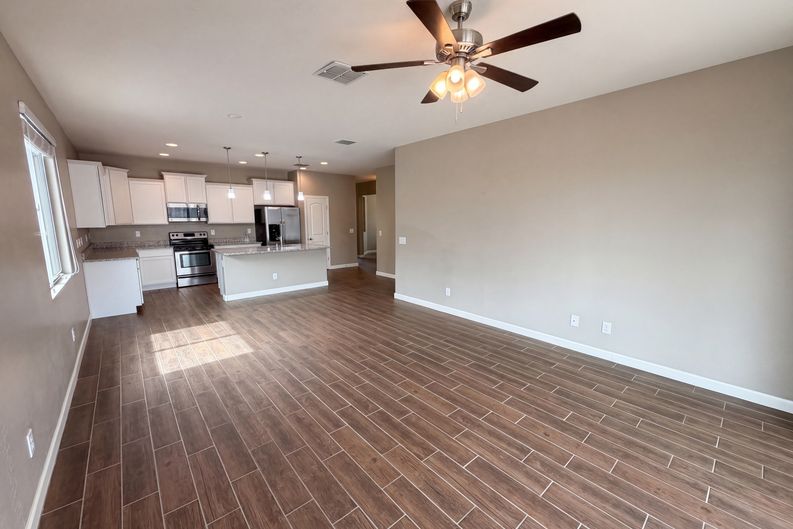 Photo 10 of 31 of 23680 W Magnolia Dr, Buckeye, AZ
