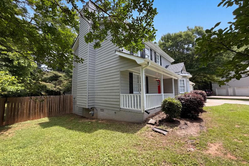 Photo 19 of 23 of 4078 Tara Ct, Loganville, GA