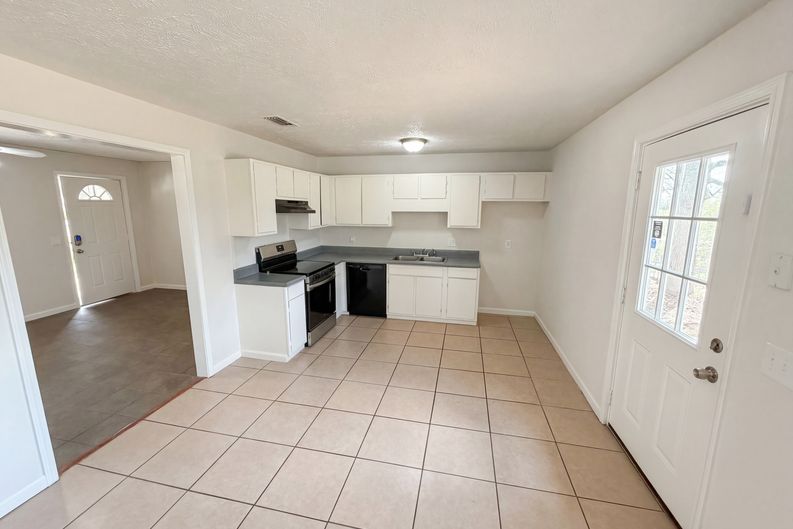 Photo 11 of 19 of 2405 Eric Ln, Douglasville, GA