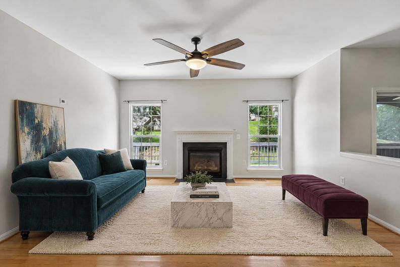 Photo 3 of 48 of 6046 Persinger House Ct, Manassas, VA
