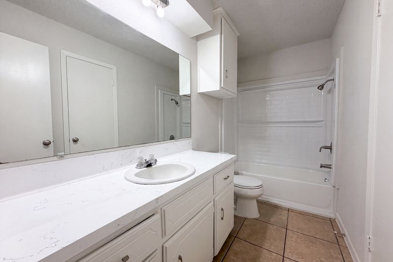 Photo 12 of 17 of 8 Sunnybrook St, Angleton, TX