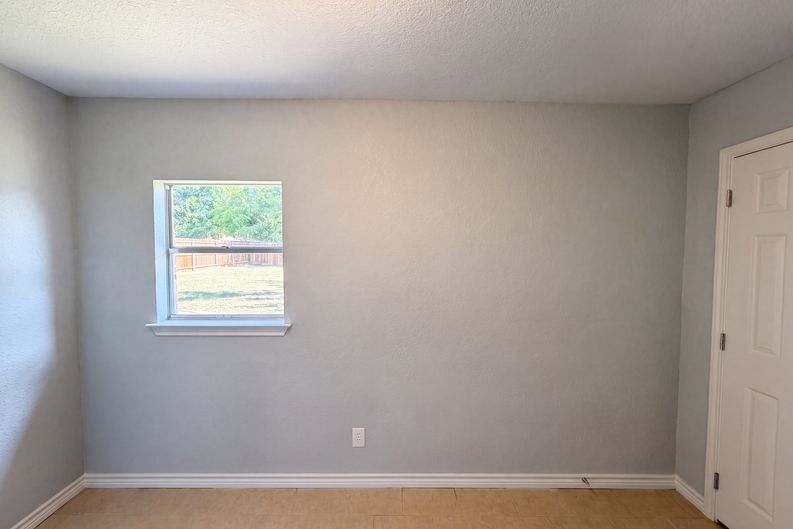 Photo 10 of 19 of 502 Jennings St, Nocona, TX