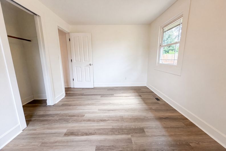 Photo 9 of 16 of 11650 NE Glisan St, Portland, OR