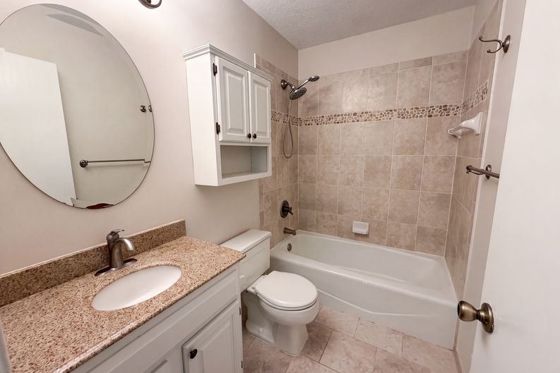 Photo 23 of 32 of 2509 Oakwood Dr, Burnsville, MN