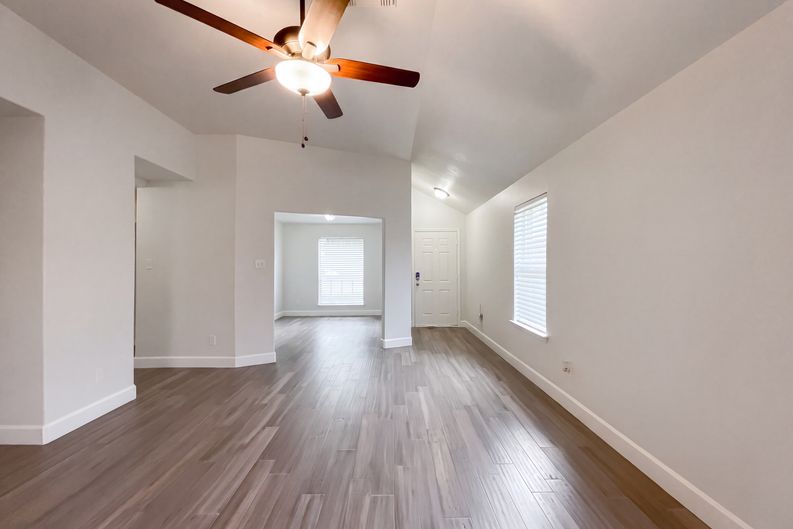 Photo 3 of 16 of 21714 Falcongate Ct, Humble, TX