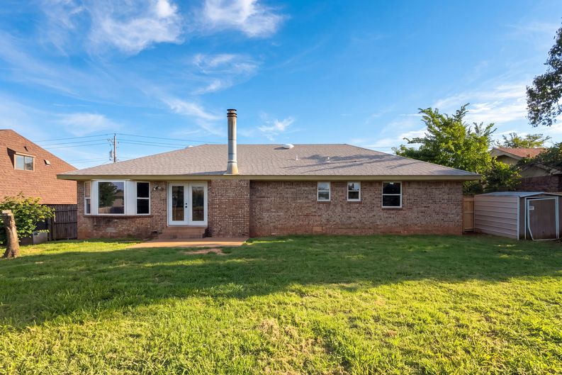 Photo 5 of 21 of 1123 E Willham Dr, Stillwater, OK