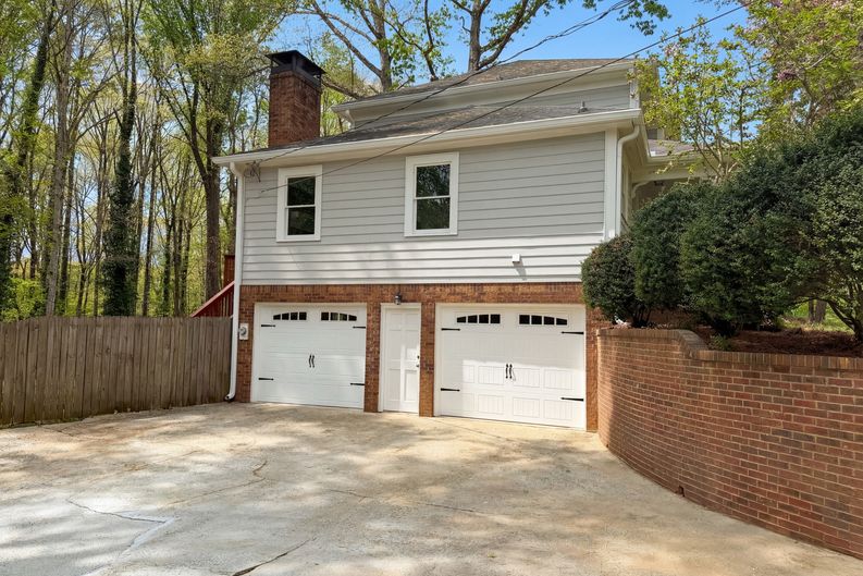 Photo 12 of 31 of 4479 Alpine Ct, Snellville, GA