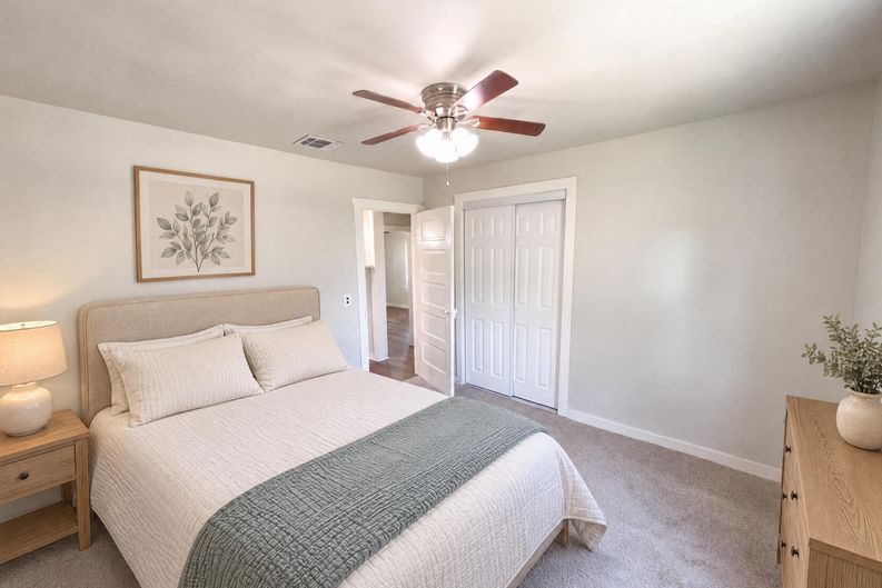 Photo 12 of 17 of 725 Kelly St, Poteet, TX