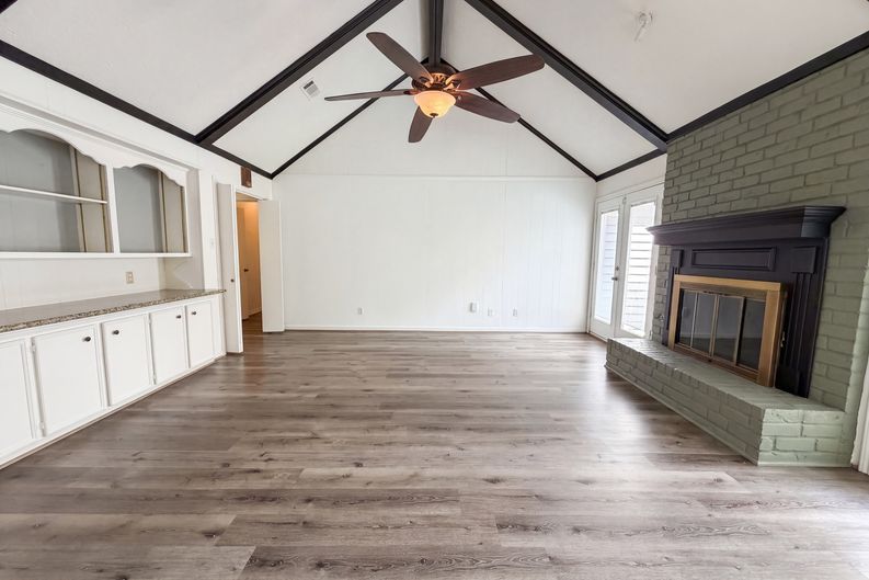 Photo 3 of 24 of 7807 Bideford Ln, Houston, TX