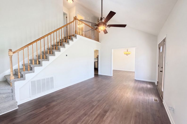 Photo 3 of 23 of 1819 Bourne Cir, Clarksville, TN