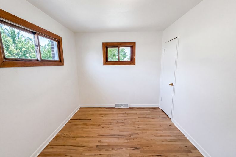 Photo 4 of 23 of 9190 Cypress Dr, Thornton, CO