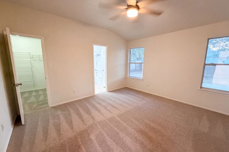 Photo 4 of 17 of 1107 Burgess Dr, Leander, TX