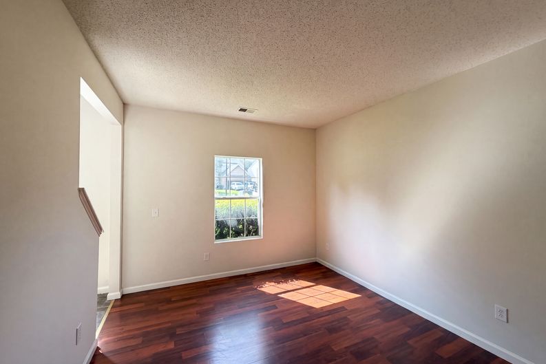 Photo 8 of 29 of 6257 Polar Fox Ct, Riverdale, GA