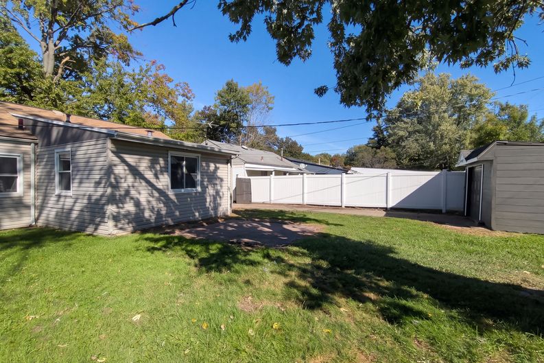 Photo 22 of 24 of 13807 Elsetta Ave, Cleveland, OH