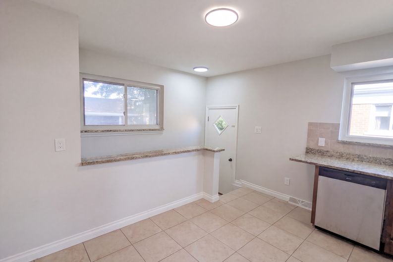 Photo 12 of 21 of 8507 Darlene St, Warren, MI