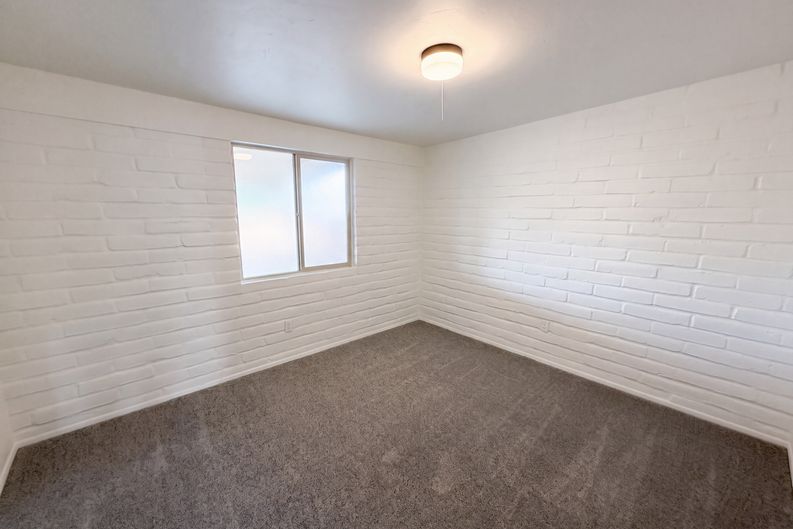 Photo 4 of 19 of 917 N Miller Dr, Tucson, AZ