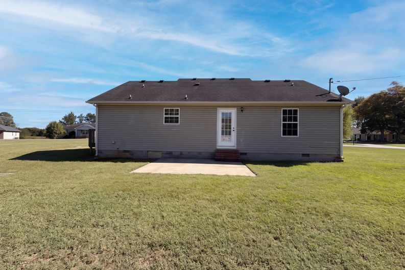 Photo 5 of 21 of 2319 Forrest Fields Dr, Chapel Hill, TN