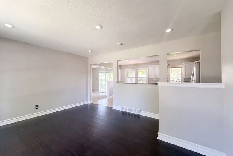 Photo 12 of 21 of 3809 S Drumm Ave, Independence, MO