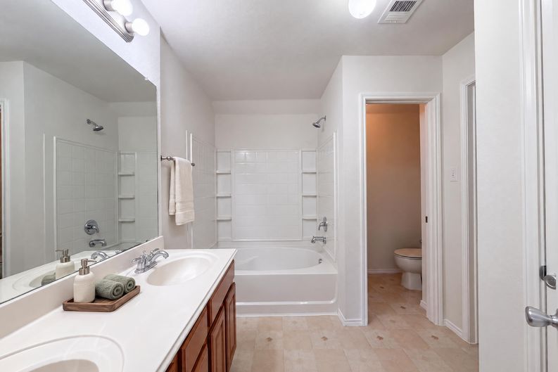 Photo 9 of 14 of 605 Crystal Falls Dr, McKinney, TX