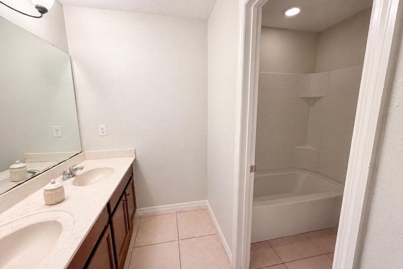 Photo 19 of 22 of 4876 Grassy Knoll Dr, Tavares, FL