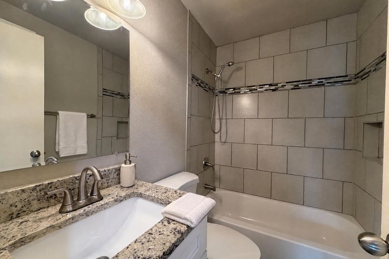 Photo 10 of 20 of 330 E Coral Way, Grand Prairie, TX