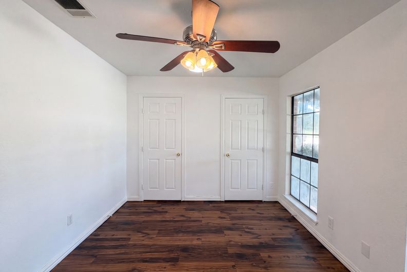 Photo 4 of 18 of 1613 Mullins Dr, Plano, TX