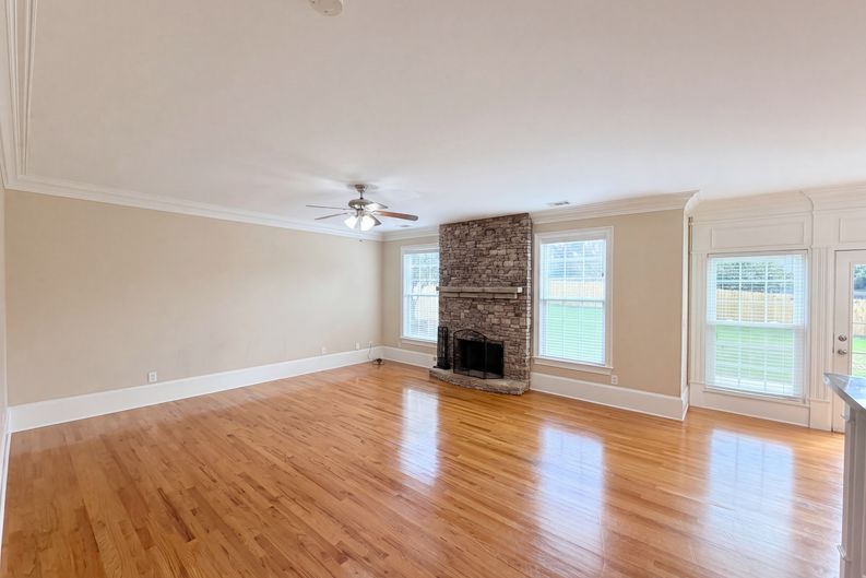 Photo 3 of 21 of 1414 Belfaire Lake Trl, Dacula, GA