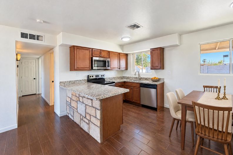 Photo 8 of 21 of 2221 W Altadena Ave, Phoenix, AZ