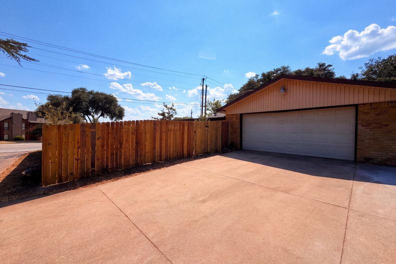 Photo 16 of 18 of 2602 Emberwood Dr, Garland, TX