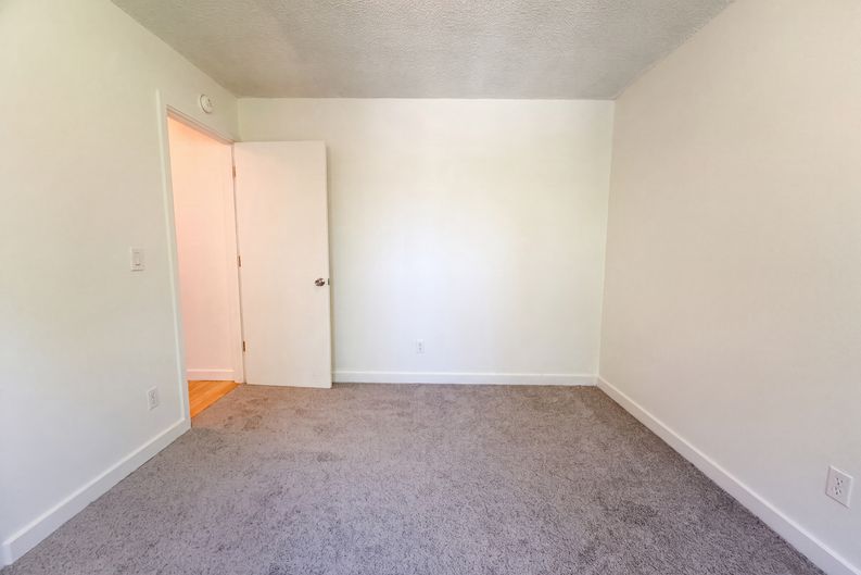 Photo 14 of 16 of 1300 NE 68th Ave, Portland, OR