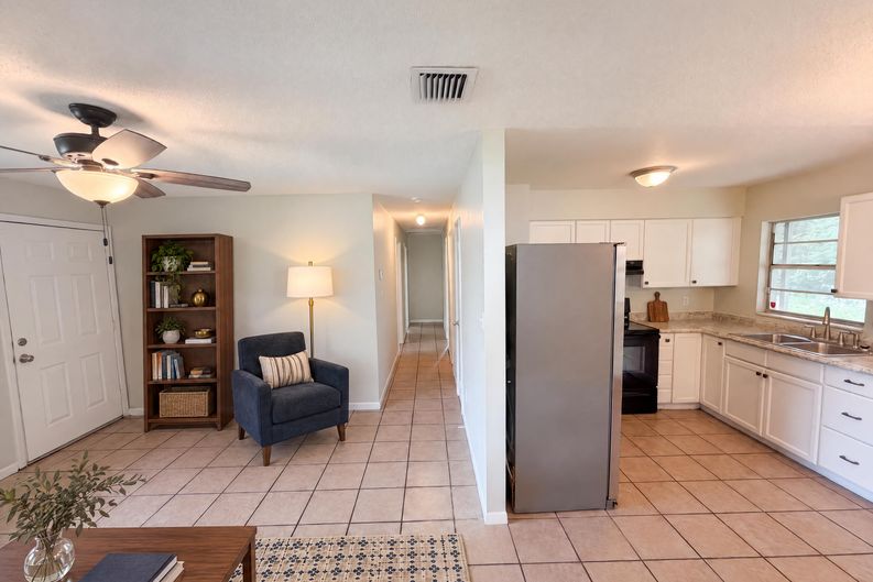 Photo 14 of 23 of 1735 Jefferson Dr, Mount Dora, FL