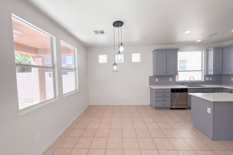 Photo 7 of 23 of 2843 Dunnottar Ave, Henderson, NV