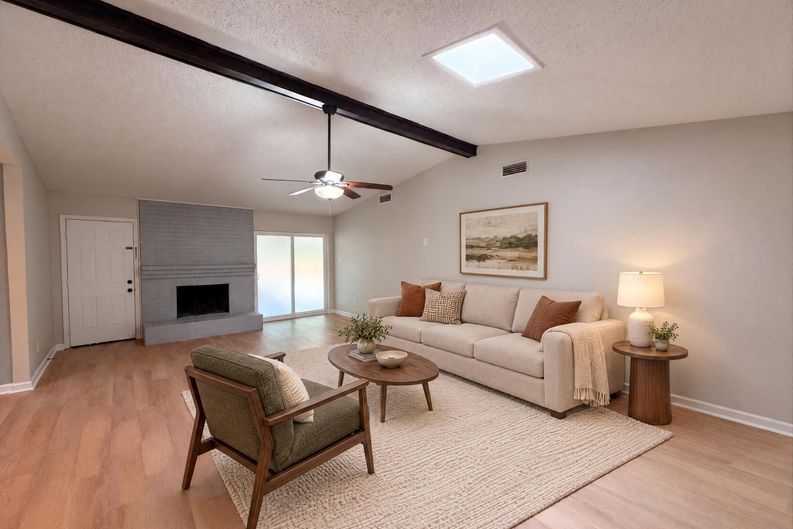 Photo 3 of 17 of 922 Meadowdale Cir, Garland, TX
