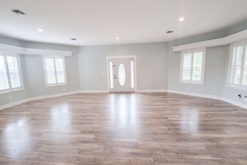Photo 3 of 31 of 4335 SE 8th St, Ocala, FL