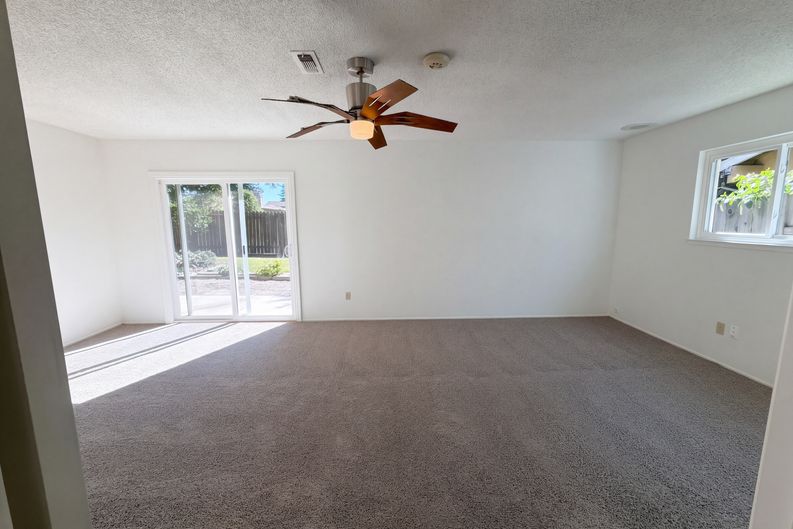 Photo 12 of 36 of 6800 Havenhurst Dr, Sacramento, CA