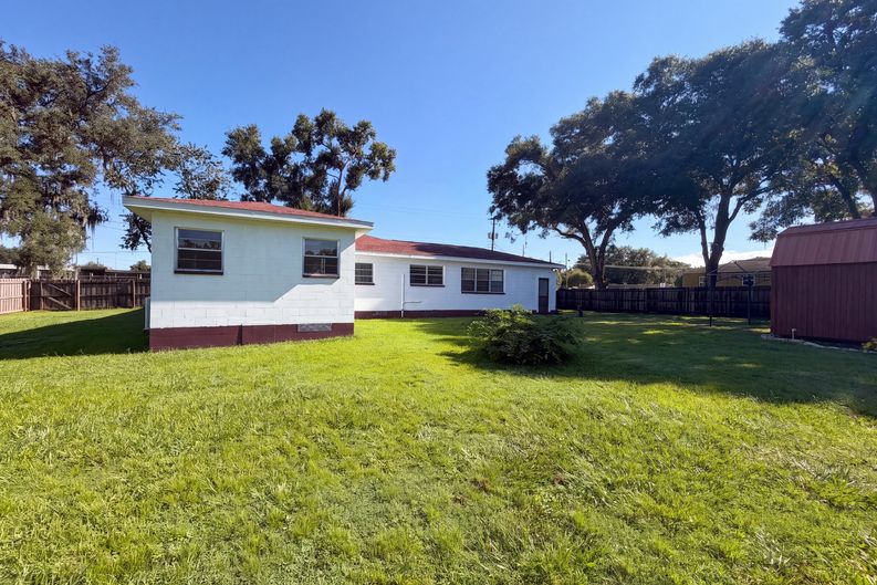 Photo 5 of 21 of 1305 W Spencer St, Plant City, FL