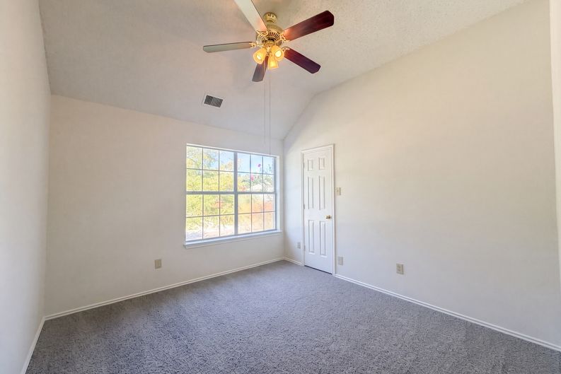 Photo 12 of 27 of 905 Ridgemont Dr, Allen, TX