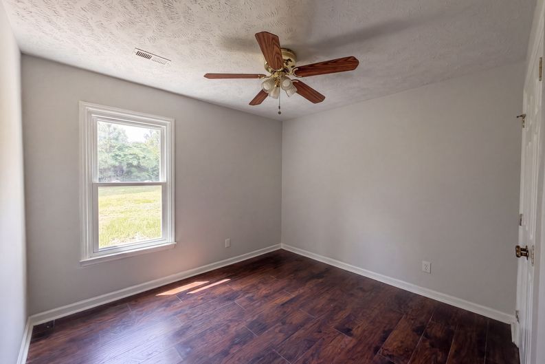 Photo 4 of 15 of 1710 Winnabow Dr, Fayetteville, NC