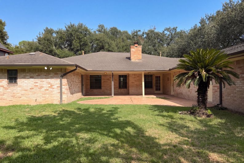 Photo 46 of 47 of 4042 Greenbriar Dr, Missouri City, TX