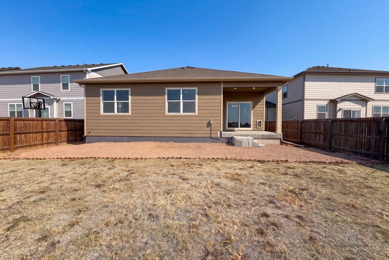 Photo 5 of 38 of 2341 Mountain Sky Dr, Fort Lupton, CO