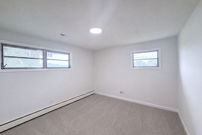 Photo 8 of 21 of 1580 W Cloaninger Ave, Statesville, NC
