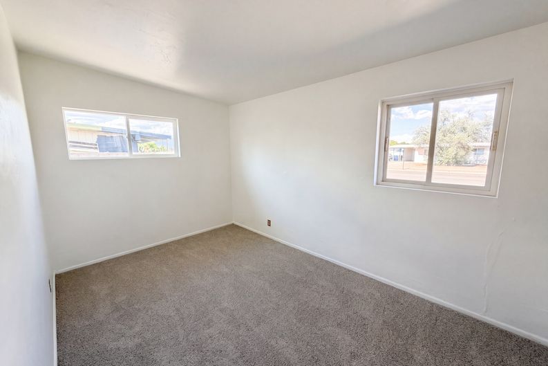 Photo 15 of 25 of 650 S Kenyon Dr, Tucson, AZ
