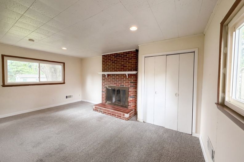 Photo 11 of 21 of 1607 N 17th St, Belleville, IL