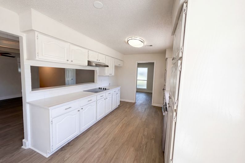 Photo 9 of 18 of 5917 Raza Rd, Pearland, TX